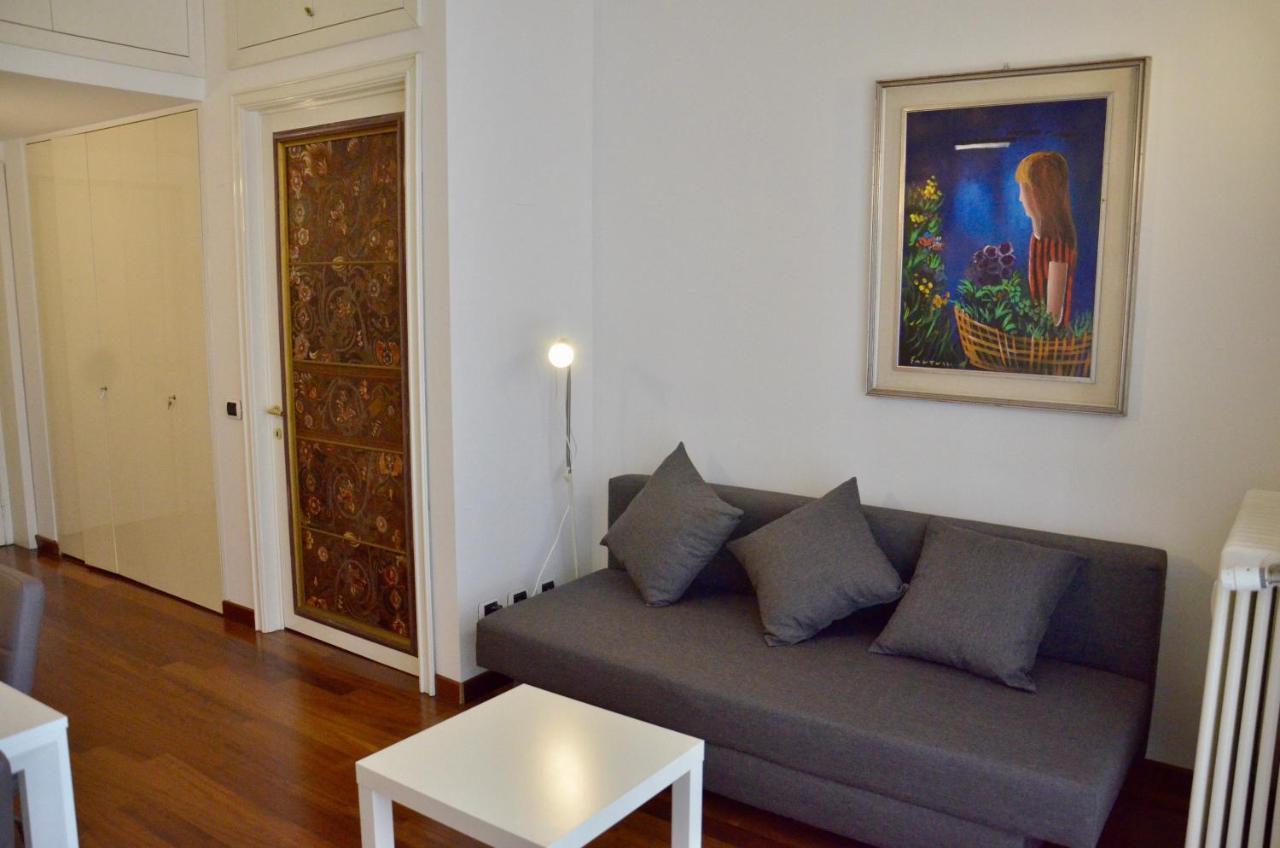 New Renovated Apartment With Balcony Porta Romana Milánó Kültér fotó